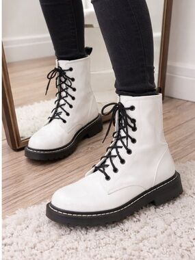 White Combat Boots Lace Up Chunky Sole Patent Look Booties Size 8.5